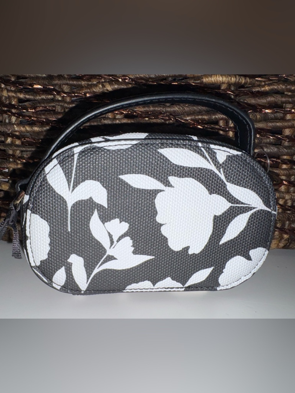 Kate Spade Black & White Floral Mini Zip Pouch / Coin Case NWT - Picture 3 of 5